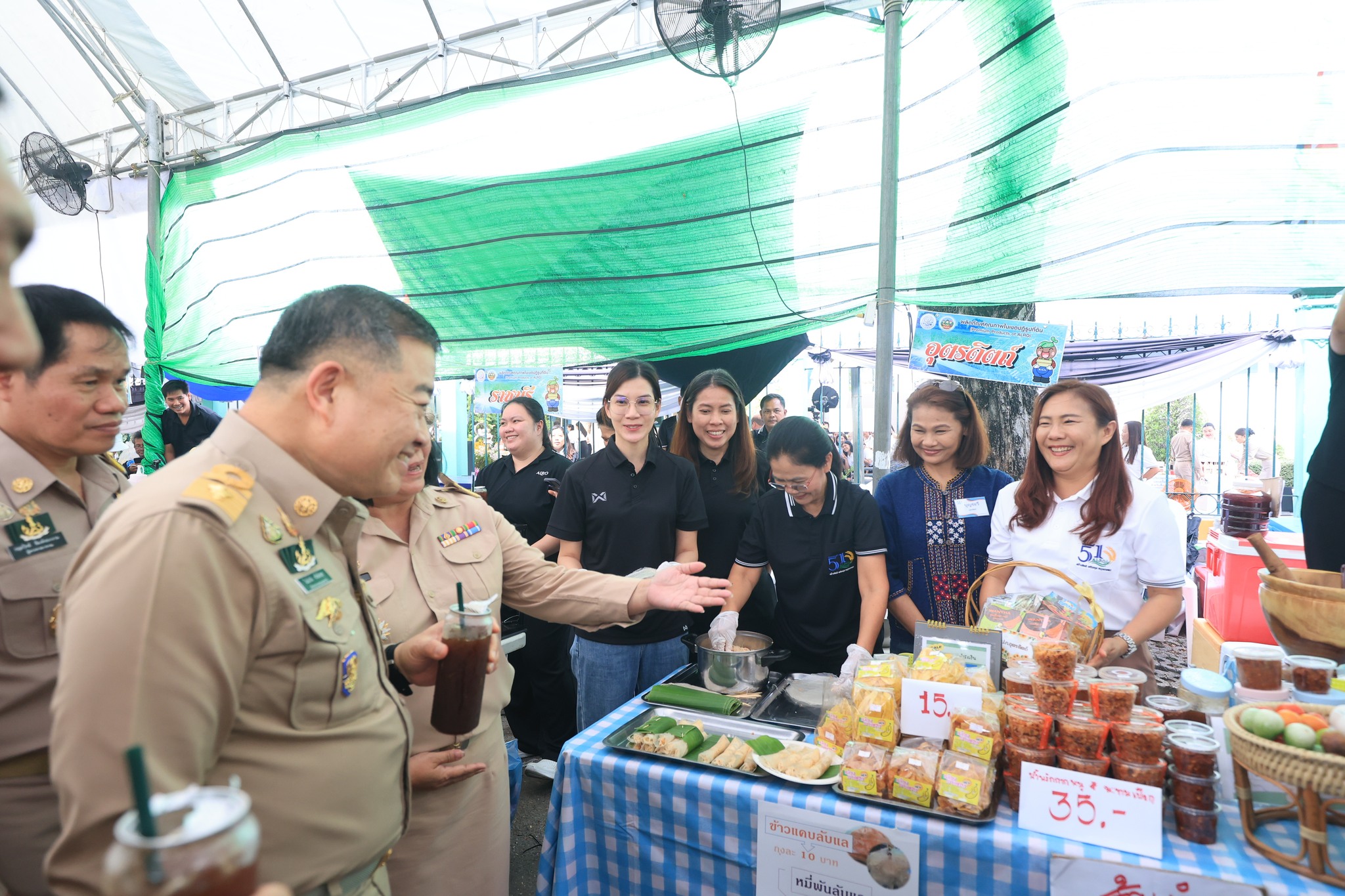 title - ปลัดกระทรวงเกษตรฯ และผู้บริหาร ส.ป.ก. เยี่ยมชมร้านค้า ในงานวันคล้ายวันสถาปนา ส.ป.ก. ครบรอบ 51 ปี